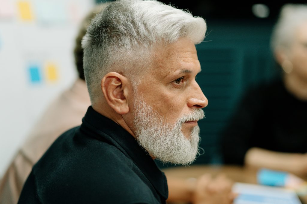 Pelo canoso: qué son las canas y cómo cuidarlas